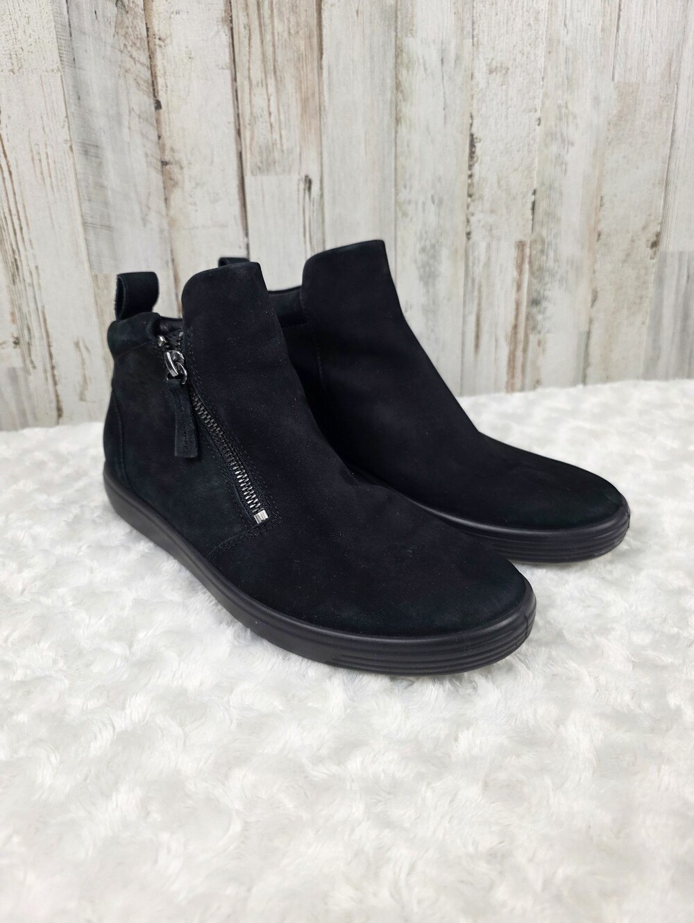 Ecco Soft 7 Black Leather Ankle Booties Size 8-8.5